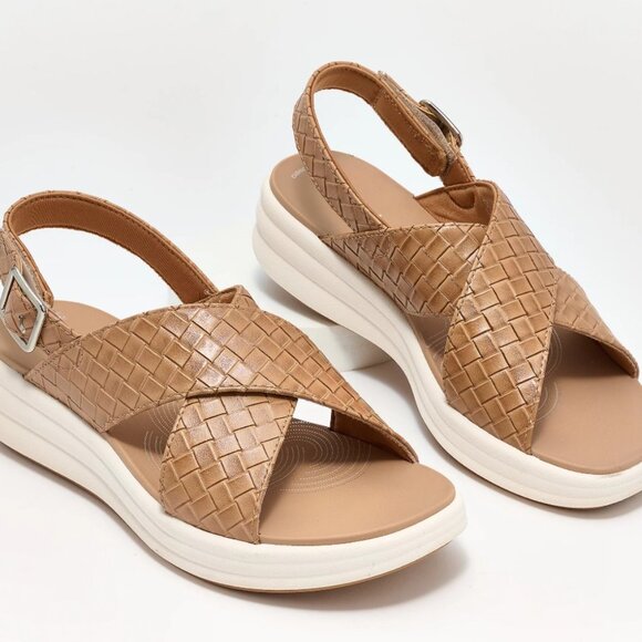 Clarks Cloudsteppers Backstrap Sandals Drift Sun Women's size 7 Warm Beige - Picture 1 of 7